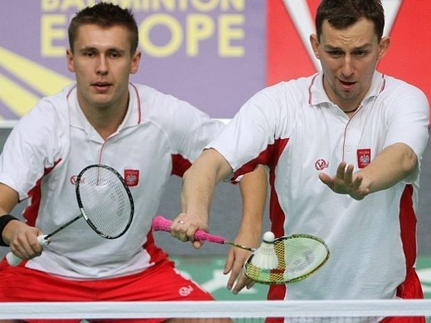 Michał Łogosz (P) doznał poważnej kontuzji (fot. PAP/EPA)