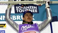 Adam Małysz w Innsbrucku w 2001 roku (fot. PAP)