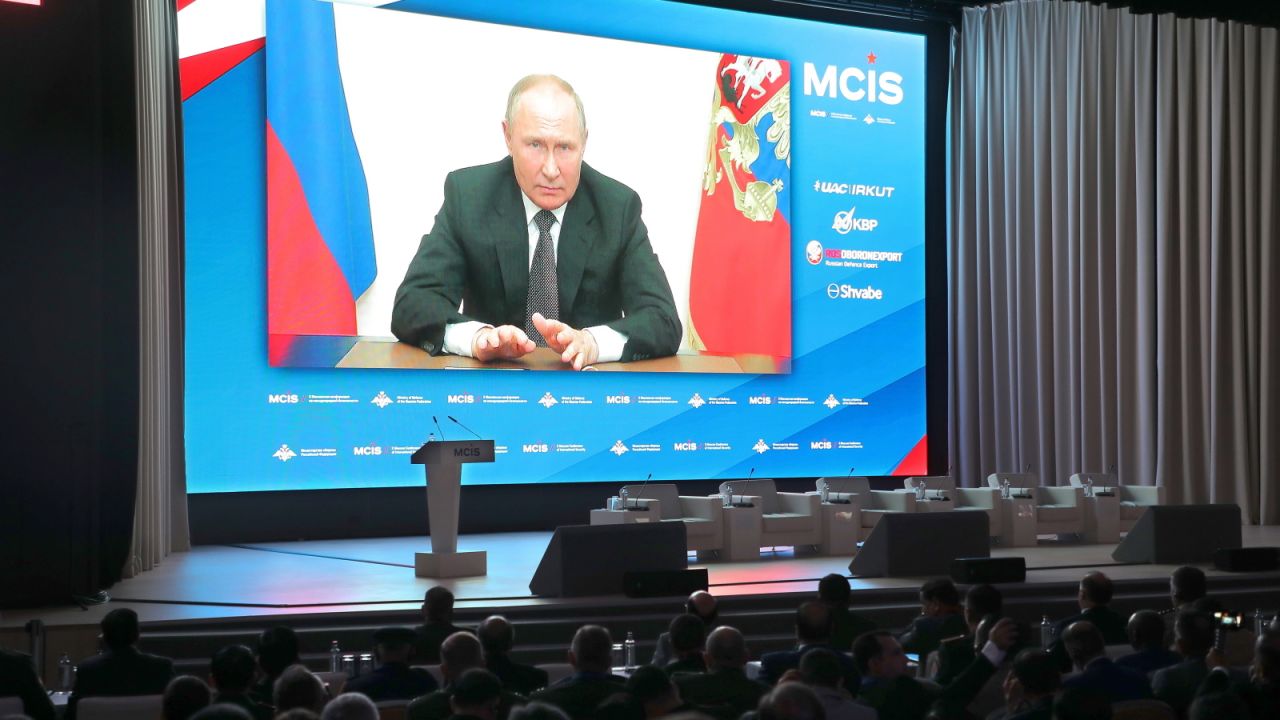 Rosyjski dyktator Władimir Putin (fot. PAP, EPA/MAXIM SHIPENKOV)
