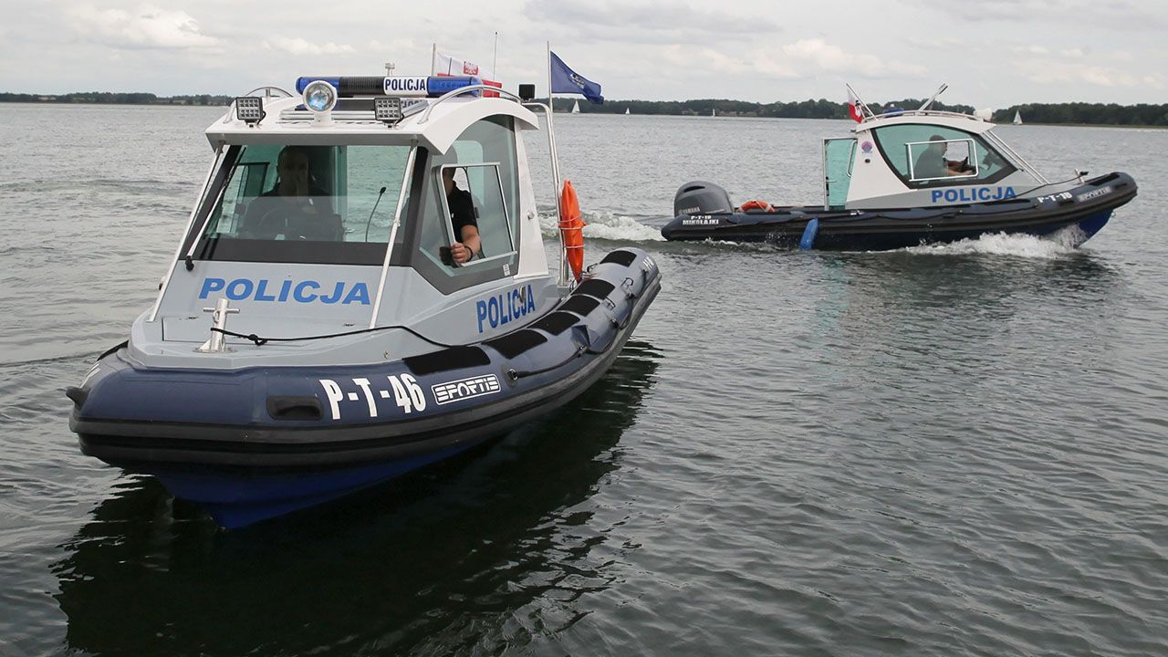 Żeglarza szukało przez dwa tygodnie kilka ekip płetwonurków (fot. arch.PAP/Tomasz Waszczuk) Żeglarza szukało przez dwa tygodnie kilka ekip płetwonurków (fot. arch.PAP/Tomasz Waszczuk)