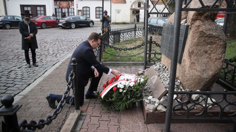 Sprawdzian Z Histori Kl 8 Polska Pod Okupacja Narodowy Dzień Pamięci Polaków ratujących Żydów pod okupacją niemiecką