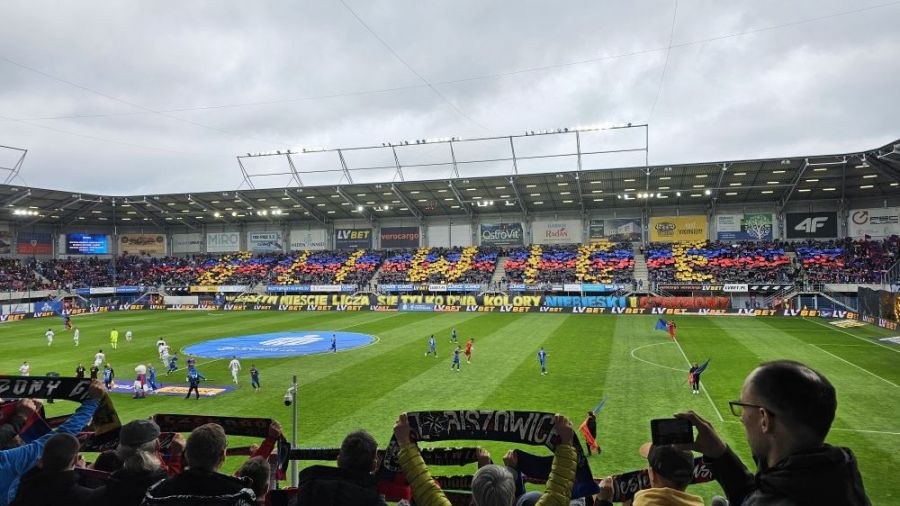 W Gliwicach gospodarze wygrali 2:0. Fot. Red. sportowa TVP3 Katowice / Wojciech Heczko