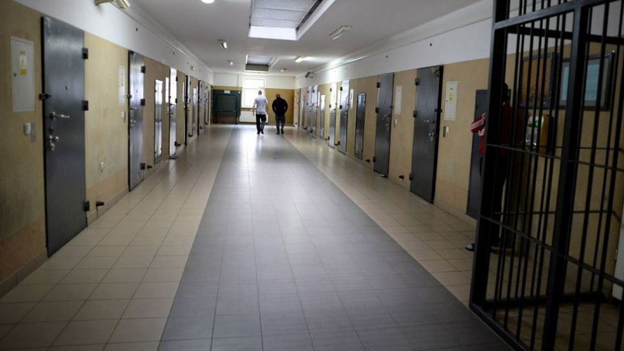 Pracownik więzienny i ksiądz zakażeni koronawirusem (fot. PAP/Piotr Polak)