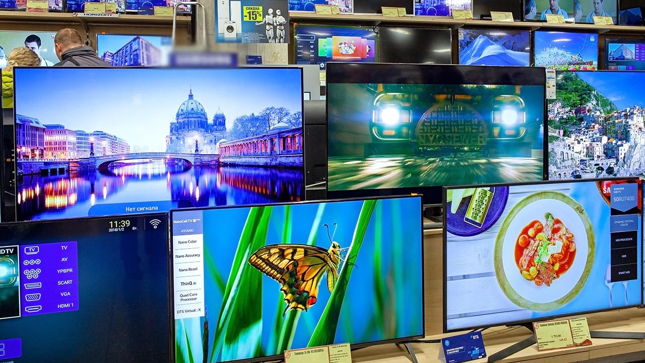 Niezależni białoruscy obserwatorzy śledzili reklamy emitowane na trzech kanałach państwowej telewizji (fot. Shutterstock)