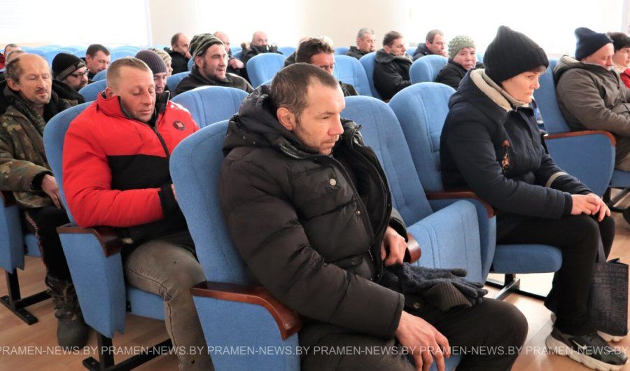 Групавая прафілактычная сустрэча ў РАУСе. Фота: газета «Прамень»