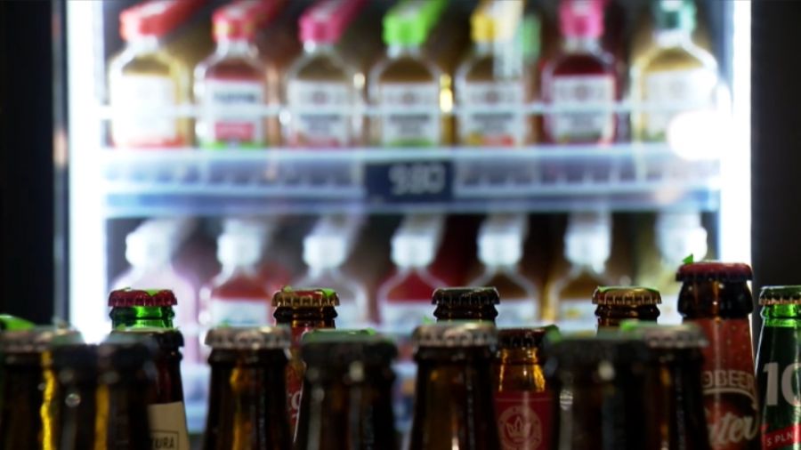 Coraz więcej alkoholików. Statystyczny Polak w rok wypił ponad 12 litrów czystego alkoholu
