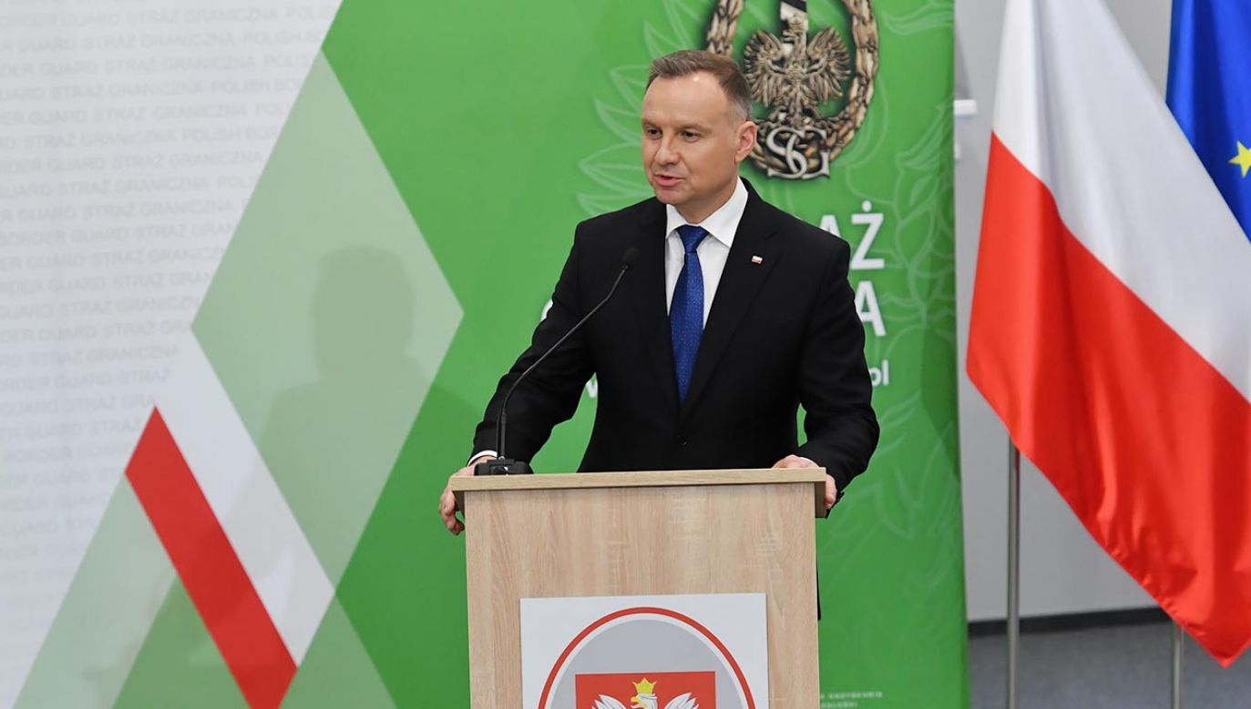 Prezydent Andrzej Duda podpisał ustawę, która umożliwi m.in. powołanie Wyższej Szkoły Straży Granicznej w Koszalinie (fot. PAP/Marcin Bielecki)
