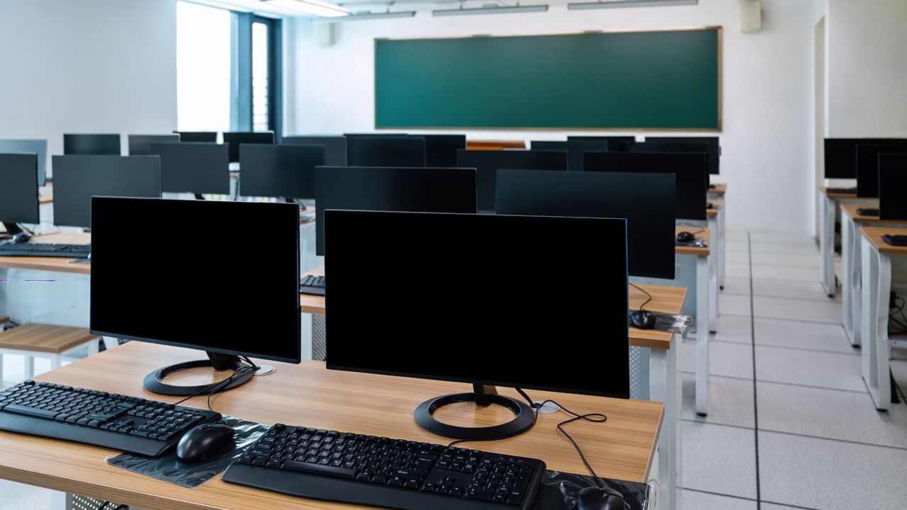Dwa miliardy z KPO zagrożone. Zamiast komputerów śledztwo prokuratury