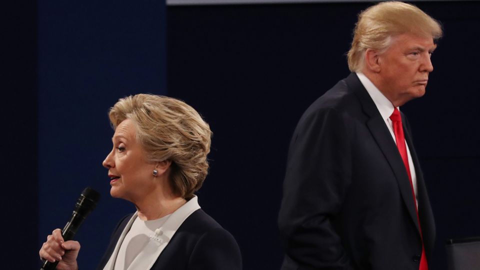Sondaż: Clinton wyprzedza Trumpa w gonitwie do fotela ...