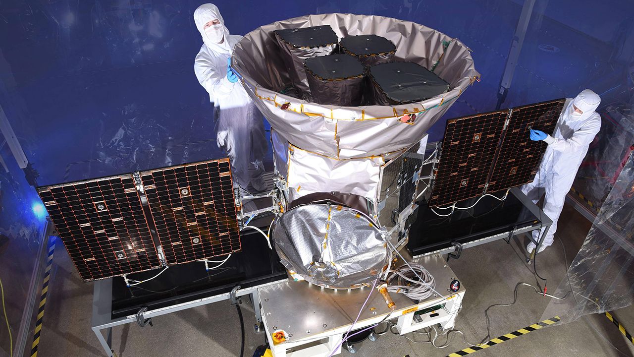 Satelita TESS to kolejny krok w poszukiwaniu planet poza naszym układem słonecznym, w tym tych, na których może istnieć życie (fot. PAP/Newscom) Satelita TESS to kolejny krok w poszukiwaniu planet poza naszym układem słonecznym, w tym tych, na których może istnieć życie (fot. PAP/Newscom)