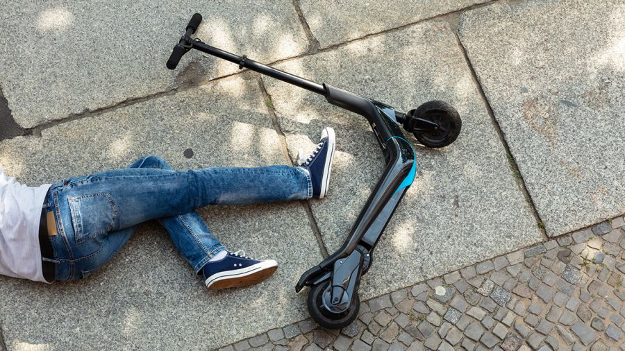 Wypadek w Osieku: Dzieci ranne, jedno w stanie ciężkim (fot. Shutterstock/Andrey_Popov)
