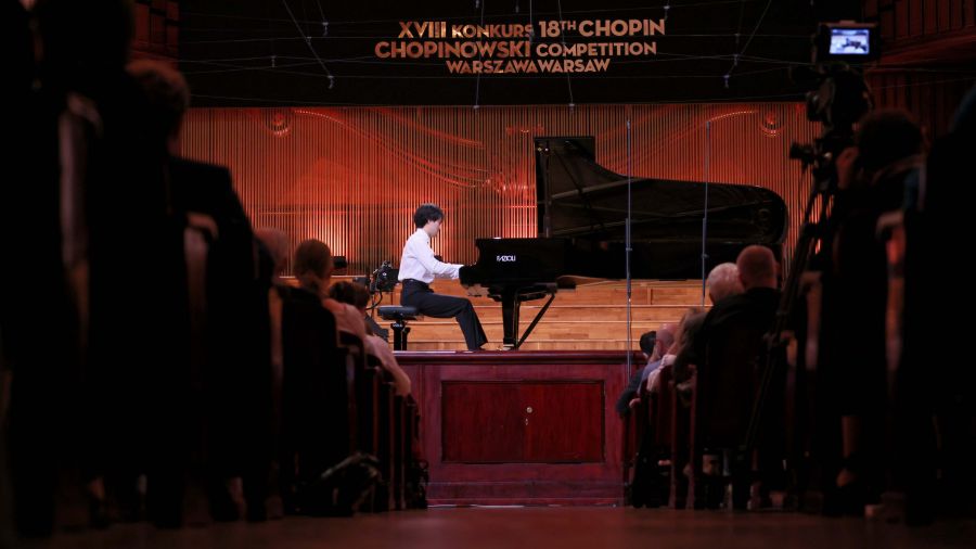 Kanadyjski pianista Bruce (Xiaoyu) Liu podczas I etapu Konkursu Chopinowskiego w sali koncertowej Filharmonii Narodowej w Warszawie. Fot. PAP/Leszek Szymański