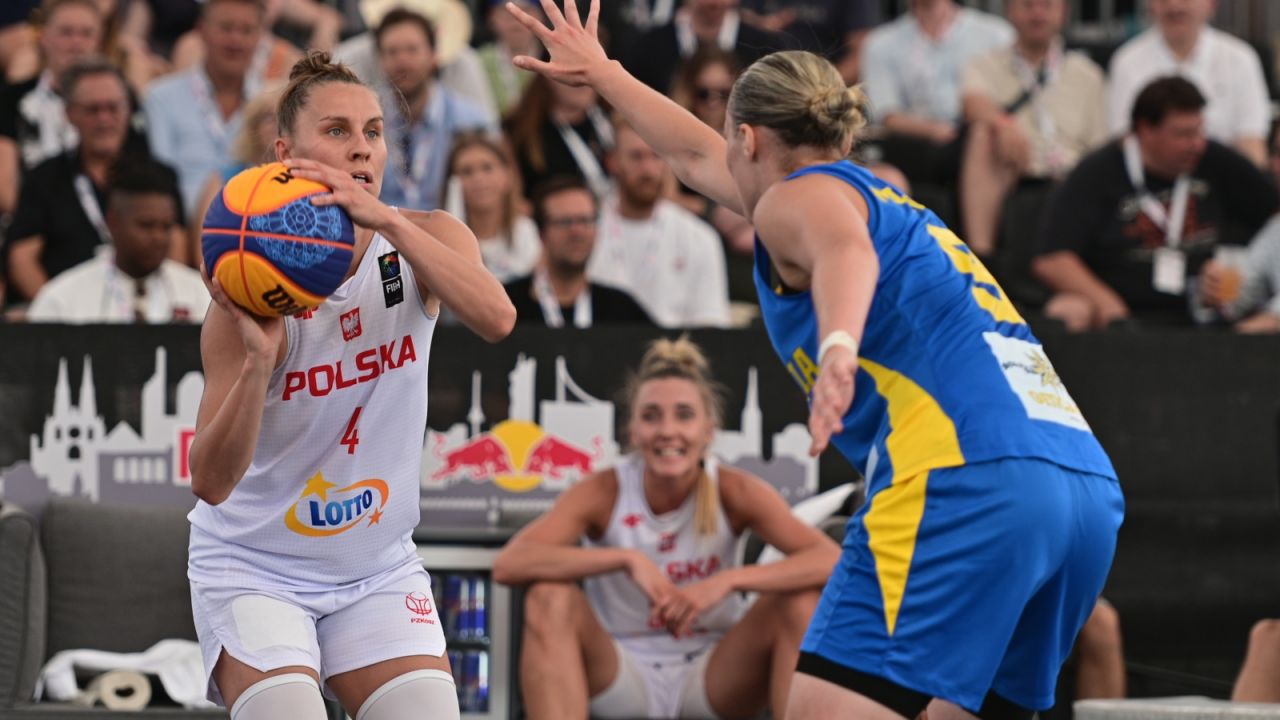 Reprezentantka Polski w starciu z rywalką (fot. Getty)