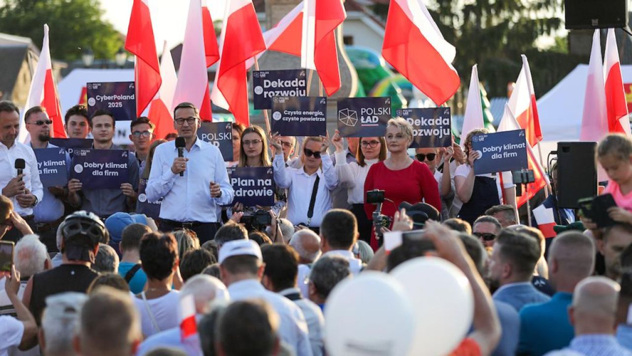 Premier Mateusz Morawiecki na spotkaniu z obywatelami w Tykocinie (fot. KPRM) Premier Mateusz Morawiecki na spotkaniu z obywatelami w Tykocinie (fot. KPRM)