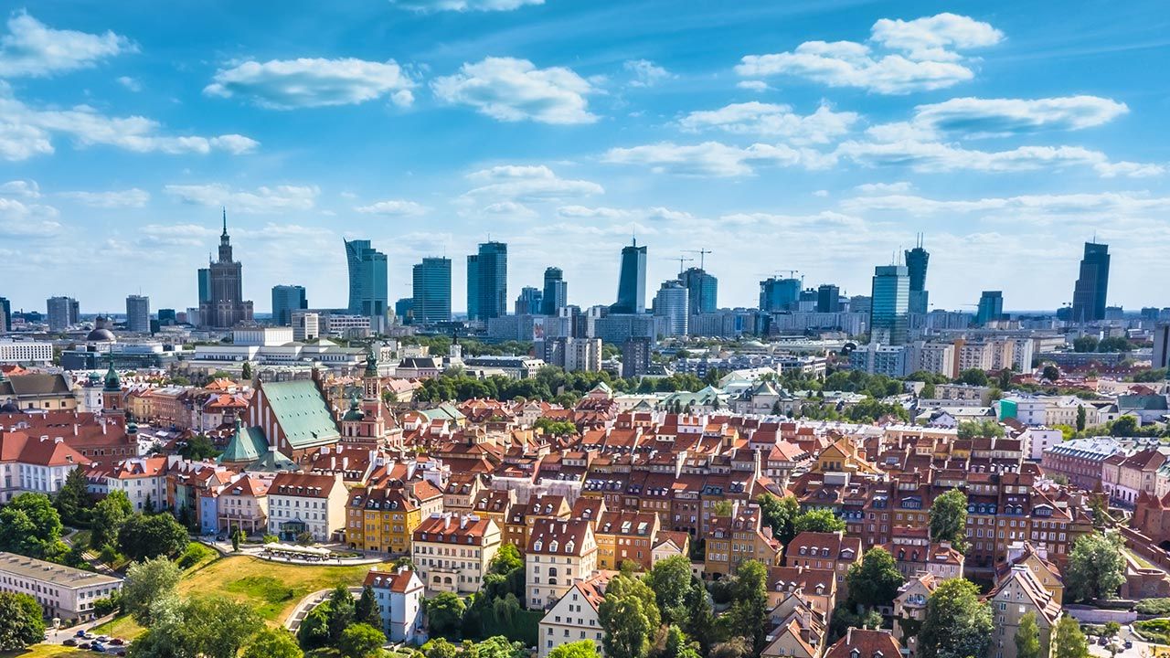 Rafał Trzaskowski po Hannie Gronkiewicz-Waltz odziedziczył miasto mnóstwa potencjalnych usterek – które właśnie się dzieją (fot. Shutterstock/NetVideo) Rafał Trzaskowski po Hannie Gronkiewicz-Waltz odziedziczył miasto mnóstwa potencjalnych usterek – które właśnie się dzieją (fot. Shutterstock/NetVideo)