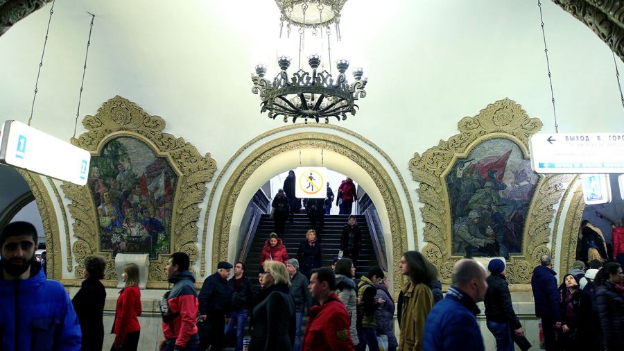 W metrze w Moskwie upamiętniono Stalina (fot. Sefa Karacan/Getty Images)