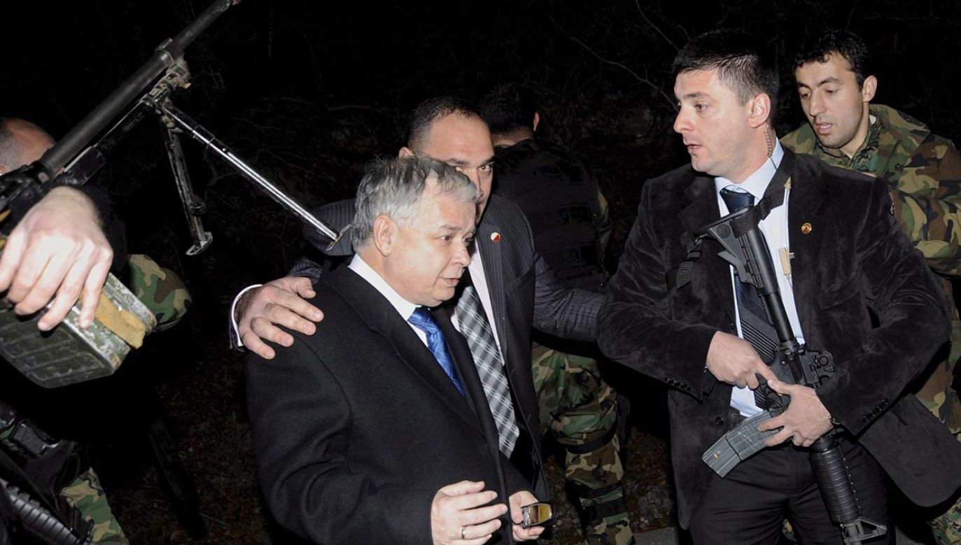 Mija 14 lat odkąd ostrzelano konwój z prezydentem Lechem Kaczyńskim (fot. PAP/EPA/IRAKLI GEDENIDZE/POOL)