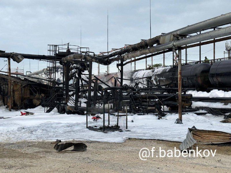 Наступствы пажару на нафтабазе ў выніку атакі беспілотнікаў у Краснадарскім краі. (Фота: FedorBabenkov / Telegram)
