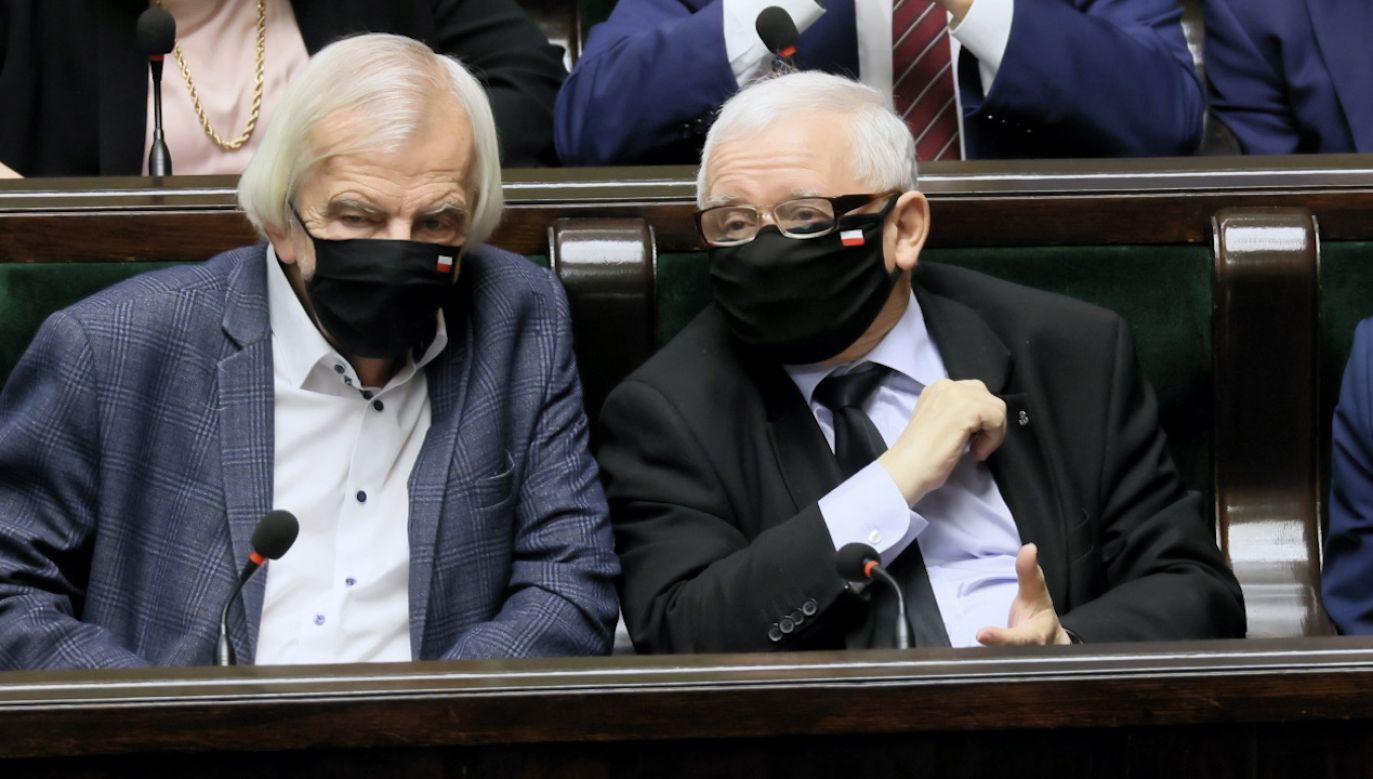 Ryszard Terlecki (L) i Jarosław Kaczyński (P) (fot. PAP/Leszek Szymański)