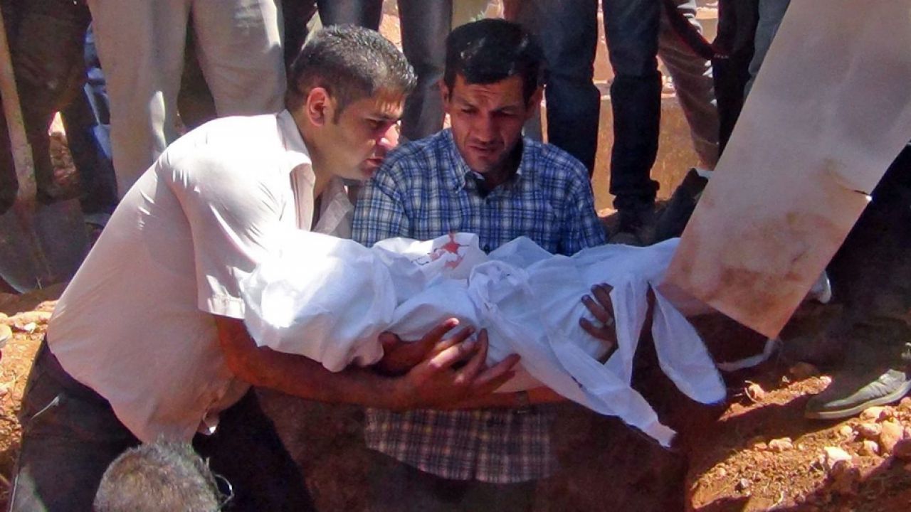Aylan Kurdi został pochowany w Syrii (fot. PAP/ EPA DICLE NEWS AGENCY) Aylan Kurdi został pochowany w Syrii (fot. PAP/ EPA DICLE NEWS AGENCY)