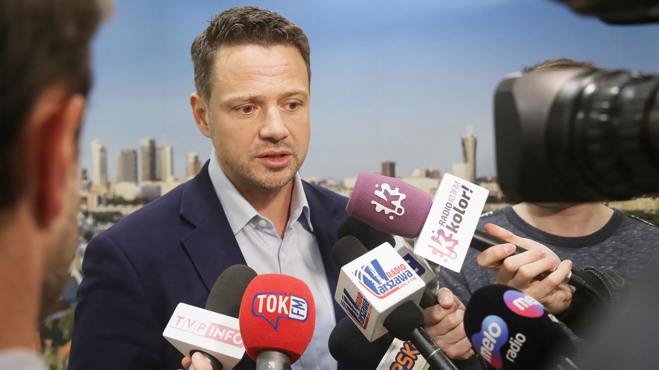 Prezydent Warszawy objął patronatem „Ranking szkół przyjaznych LGBTQ+” (fot. PAP/Wojciech Olkuśnik) Prezydent Warszawy objął patronatem „Ranking szkół przyjaznych LGBTQ+” (fot. PAP/Wojciech Olkuśnik)