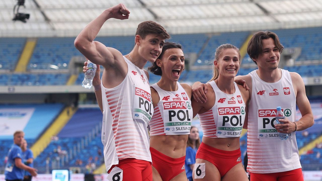 Maksymilian Szwed (na zdjęciu pierwszy z lewej) zdobył ... medal (fot. Getty)