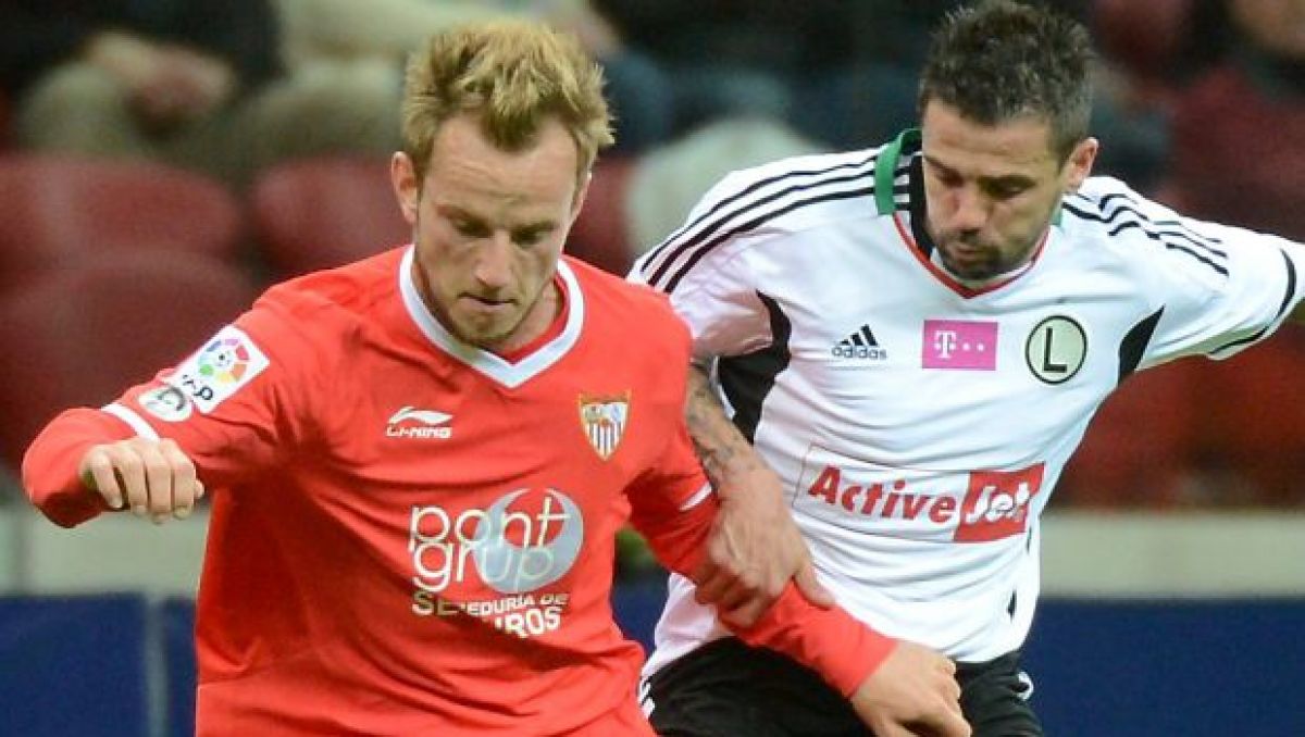 Nacho Novo nie zdołał strzelić gola Sevilii (fot. PAP/Bartłomiej Zborowski)