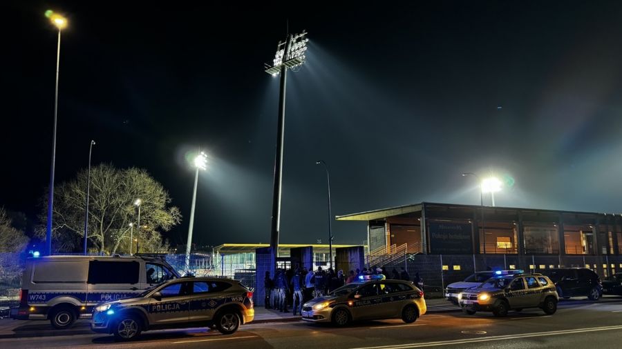 Grzywna i zakaz stadionowy. Konsekwencje po meczu w Kołobrzegu (fot. KPP w Kołobrzegu)