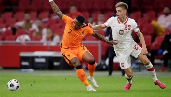 Steven Bergwijn i Krzysztof Piątek (fot. Getty Images) Steven Bergwijn i Krzysztof Piątek (fot. Getty Images)