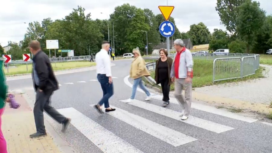Mieszkańcy Piasków zablokowali drogę. Mają dość TIR-ów przejeżdżających przez miejscowość