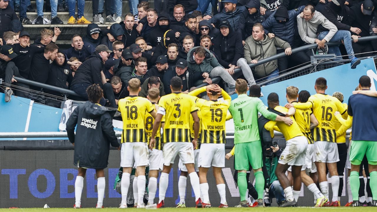 Kibice Vitesse Arnhem byli o włos od tragedii. Uratował ich kontener (fot. Getty Images)