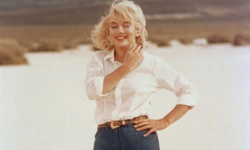 Rok 1960. Bunt dojrzewa. Dżinsy noszą aktorzy: Marylin Monroe w filmie „Skłóceni z życiem”. Fot. Sunset Boulevard/Corbis via Getty Images