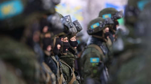 Беларускія міратворцы пасля прыбыцця з Казахстану. Мачулішчы, Беларусь. 15 студзеня 2022 года. Фота: БелТА