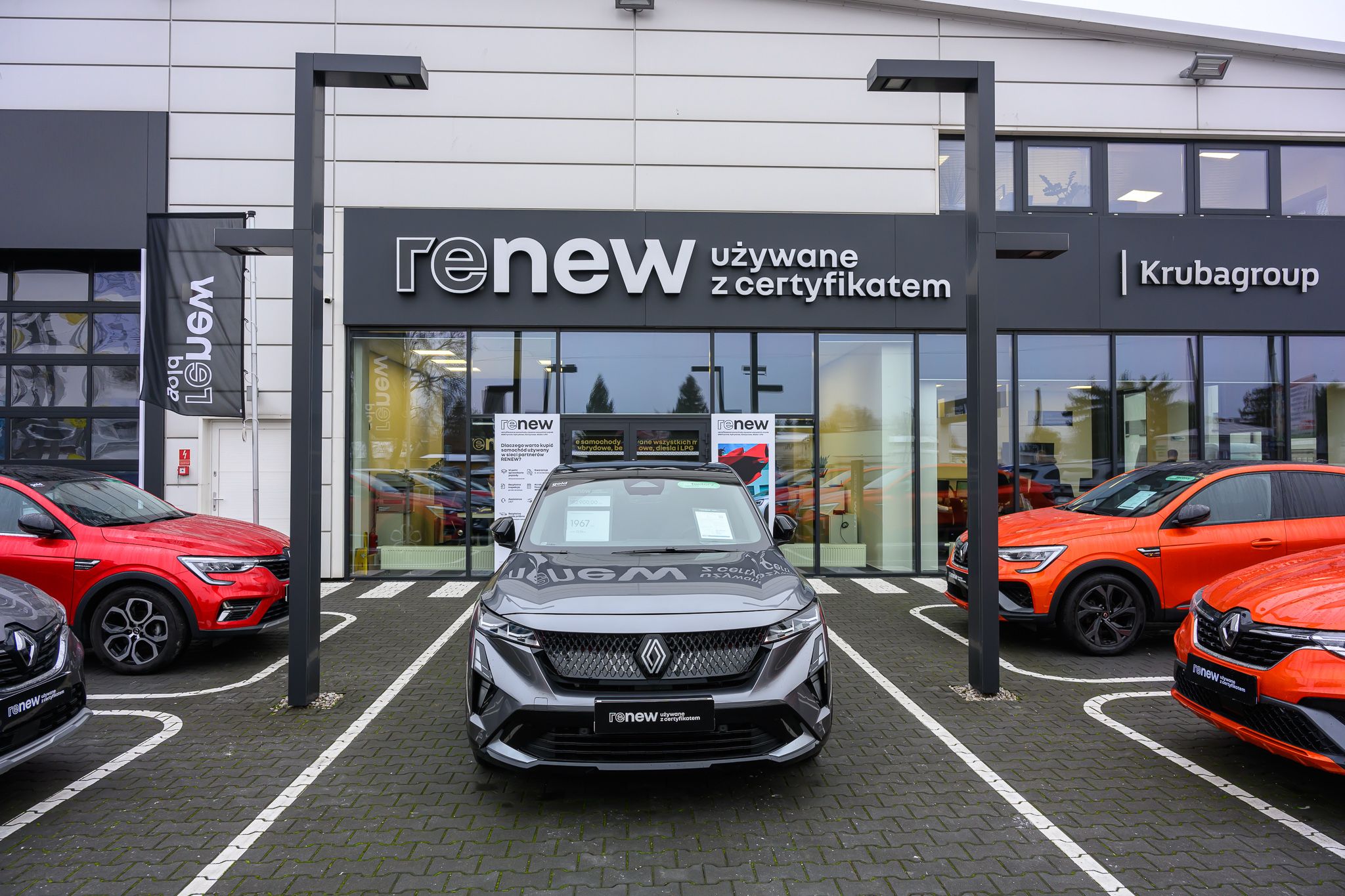 Używane modele Renault przed salonem