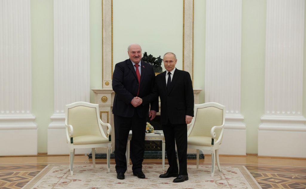 Аляксандр Лукашэнка і Уладзімір Пуцін падчас сустрэчы ў Маскве, Расея. 11 красавіка 2024 года. (Фота: kremlin.ru)