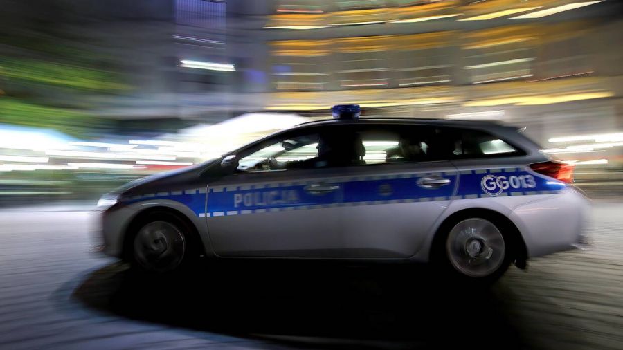 42-latek leżał na poboczu. Wcześniej uderzył w bariery (fot. PAP/Łukasz Gągulski)