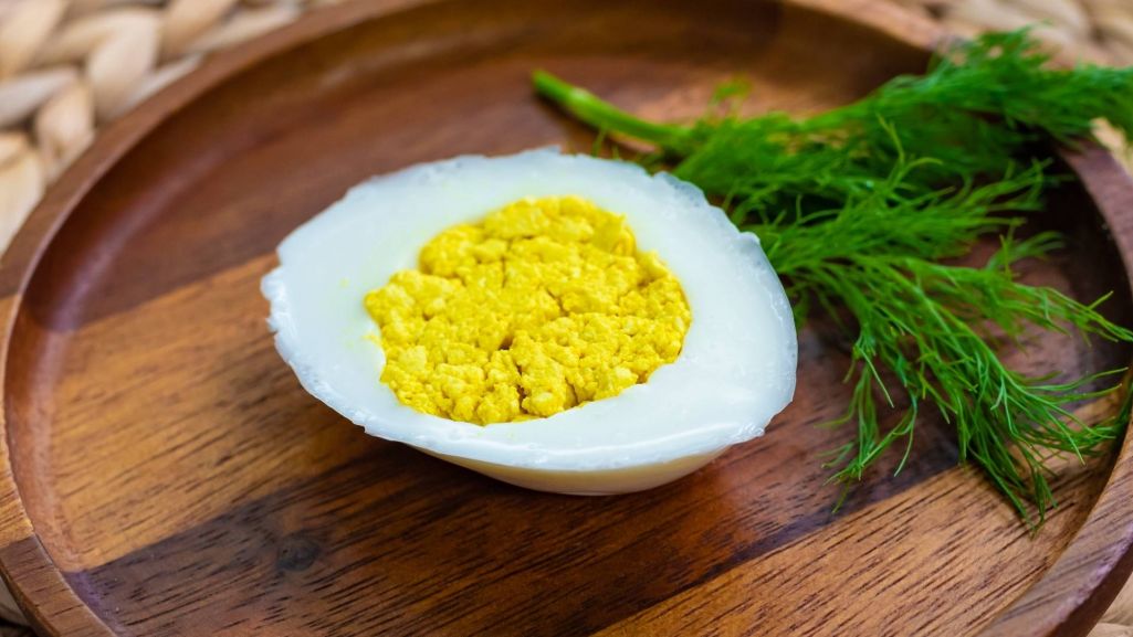 Jajka są symbolem Wielkanocy i będąc weganinem wcale nie trzeba z nich rezygnować! Fot. Aleksandr Lavrinenko/Shutterstock