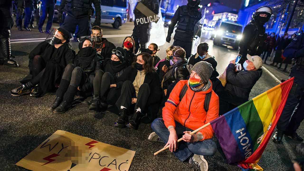 Często da się słyszeć: nie wychodziłyśmy na ulicę dla radykalnych feministek (fot.Getty Images/LightRocket/Attila Husejnow/SOPA Images) Często da się słyszeć: nie wychodziłyśmy na ulicę dla radykalnych feministek (fot.Getty Images/LightRocket/Attila Husejnow/SOPA Images)