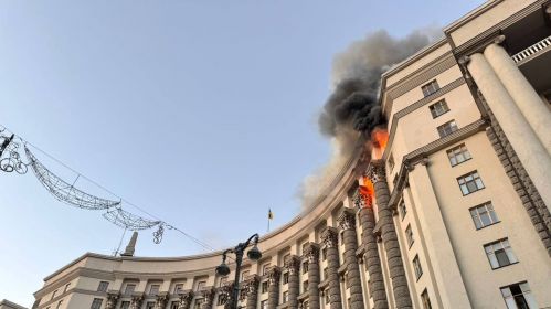 Пожар в здании Кабинета министров в Киеве после атаки российского дрона. Источник: Zelenskiy / Official / Telegram