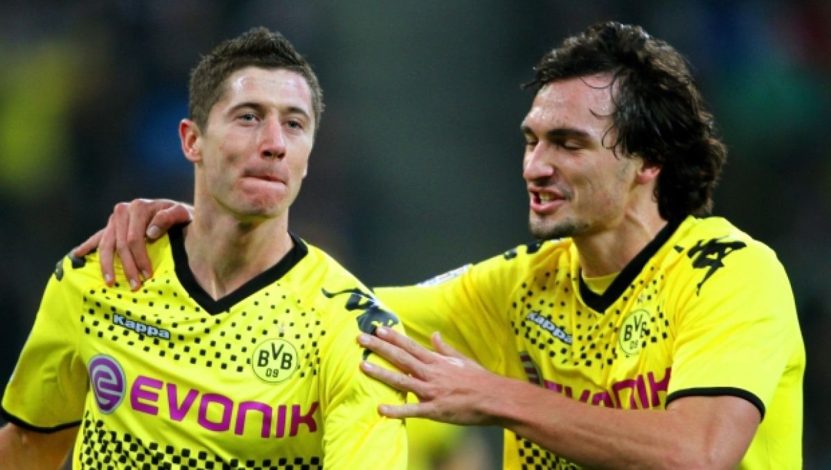 Robert Lewandowski (L) utrzymuje wysoką formę (fot. PAP/EPA) Robert Lewandowski (L) utrzymuje wysoką formę (fot. PAP/EPA)