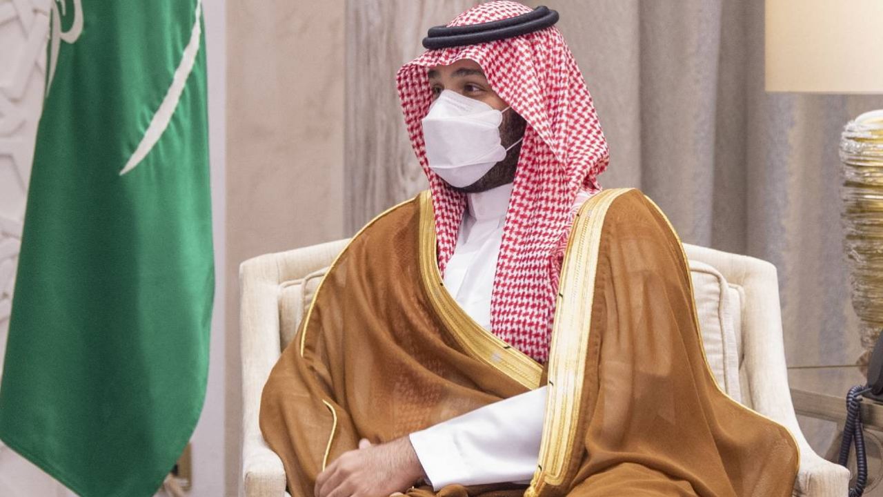 Książę ibn Salman chce walczyć ze zmianami klimatu (fot. PAP/EPA/BANDAR ALJALOUD / HANDOUT)