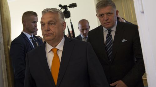 Премьер-министр Венгрии Виктор Орбан и премьер-министр Словакии Роберт Фицо, 28 апреля 2025 года, Братислава, Словакия. Фото: Zuzana Gogova/Getty Images