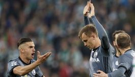 Paweł Stolarski po zdobyciu gola dla Legii Warszawa nie okazywał radości w meczu z byłym klubem – Lechią Gdańsk (fot. PAP/Adam Warżawa) Paweł Stolarski po zdobyciu gola dla Legii Warszawa nie okazywał radości w meczu z byłym klubem – Lechią Gdańsk (fot. PAP/Adam Warżawa)