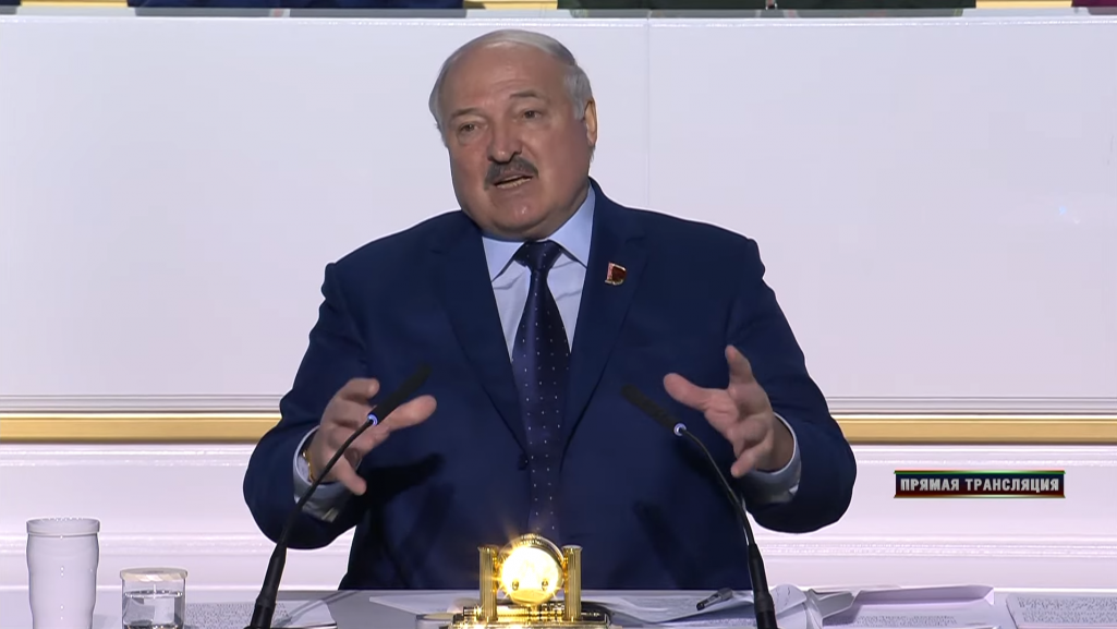 Аляксандр Лукашэнка на другім дні «Усебеларускага сходу». (Скрыншот: БелТА / Youtube)