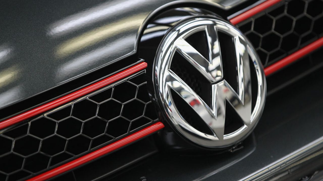 Volkswagen przyznał się do fałszowania wyników pomiarów zawartości tlenków azotu w spalinach (fot. Sean Gallup/Getty Images)