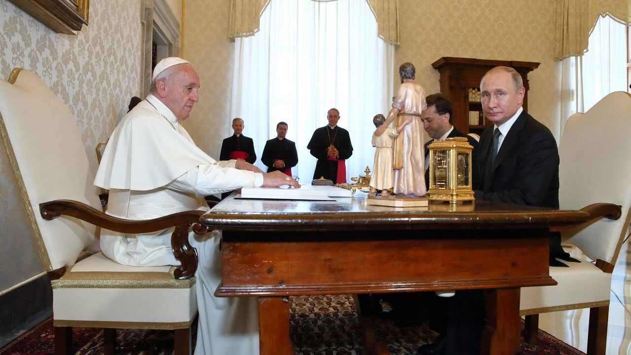 Papież Franciszek o rosyjski przywódca Władimir Putin (fot. PAP, ABACAPRESS.COM) Papież Franciszek o rosyjski przywódca Władimir Putin (fot. PAP, ABACAPRESS.COM)