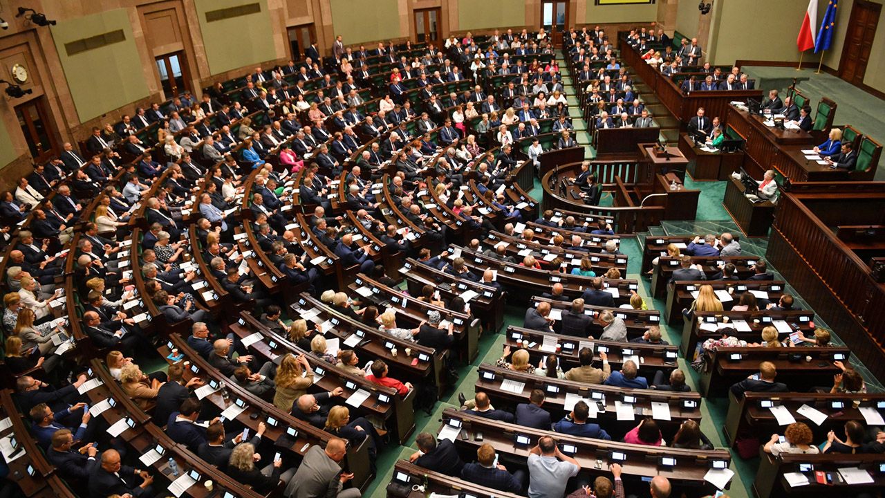 Wysoki wynik PiS, Konfederacja poza Sejmem (fot. PAP/Radek Pietruszka)