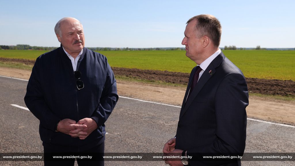 Аляксандр Лукашэнка падчас паездкі ў Магілёўскую вобласць, 30 красавіка 2024 года. (Фота: president.gov.by)