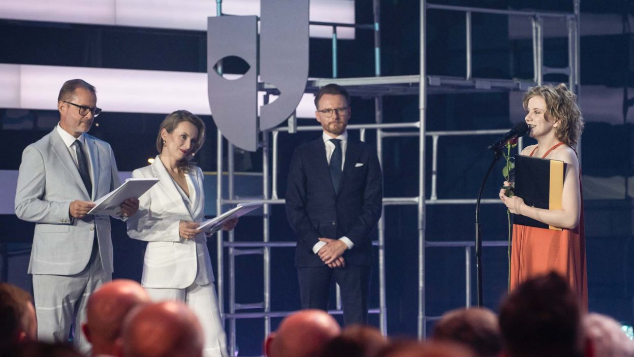 Za grę aktorską w słuchowisku „Godzien Litości” nagrodę wręczono Sarze Lityńskiej (fot. Natasza Młudzik/TVP)