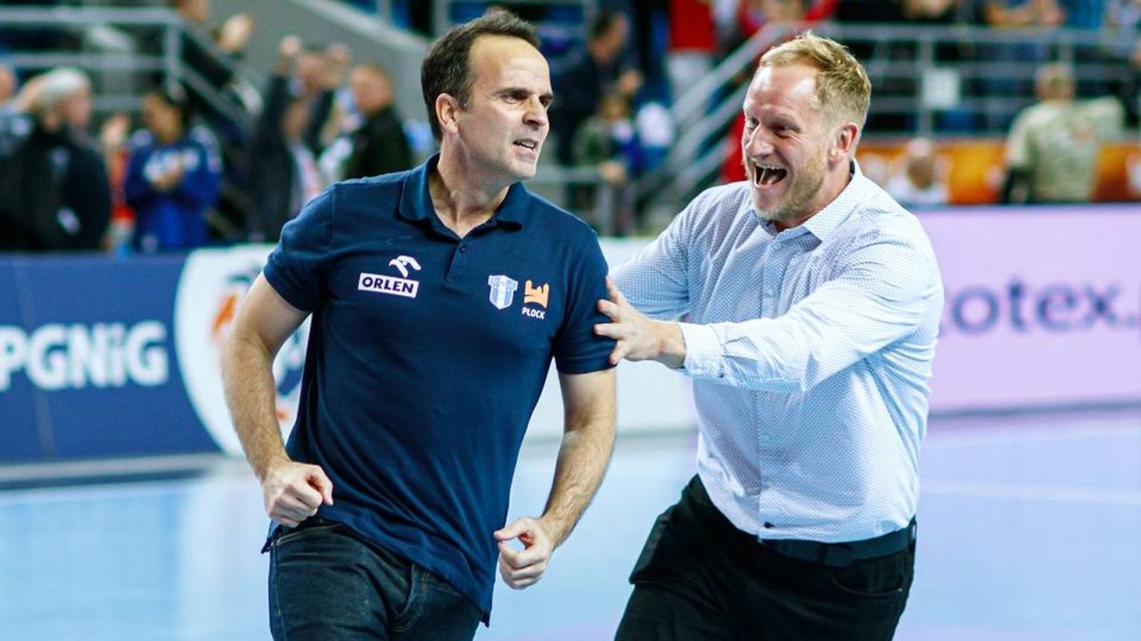 Trener Xavi Sabate i dyrektor Adam Wiśniewski (fot. Orlen Wisła Płock)